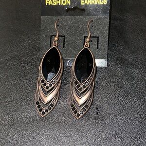 Elegant Black and Gold Dangle Earrings